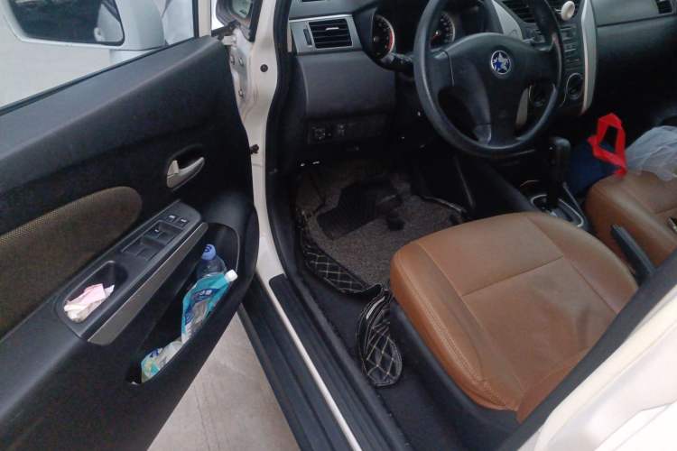 Used Venucia R50X 2013 1.6L Automatic Model
