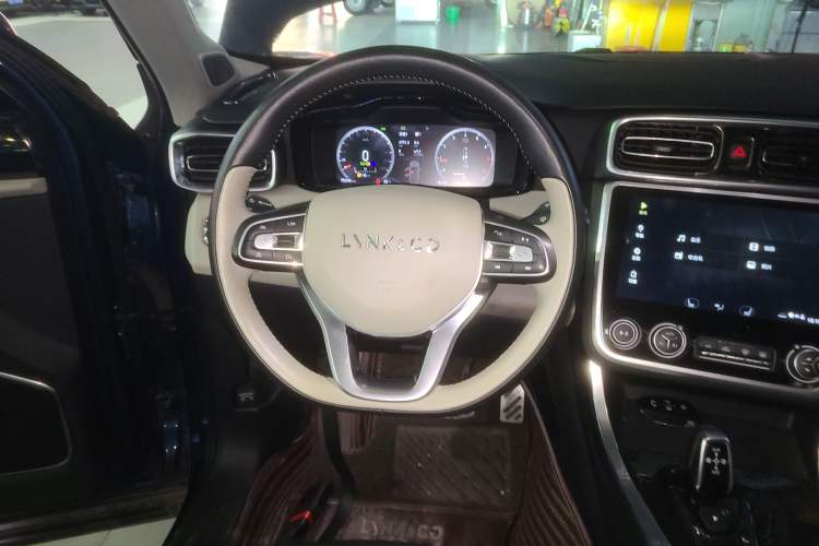 Used Lynk & Co 01 2017 2.0T Two-Wheel Drive Zhaopu Version
