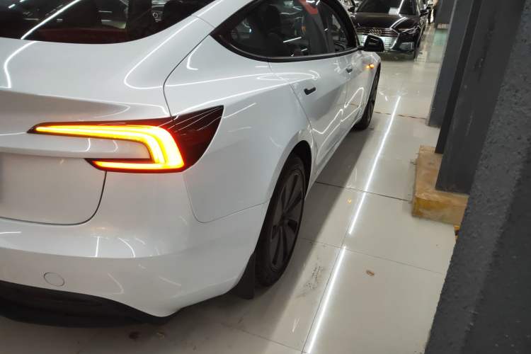 Used Tesla Model 3 2025 Rear-Wheel-Drive Version
