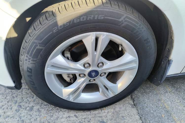 Used Ford Focus 2012 Sedan 1.6L Automatic Fashion Edition
