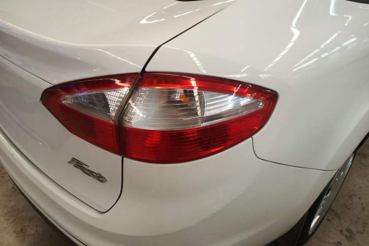 Used Ford Fiesta 2013 Sedan 1.5L Manual Fashion Edition
