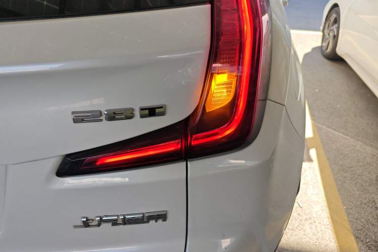 Used Cadillac XT4 2018 28T Two-Wheel Drive Leading Version
