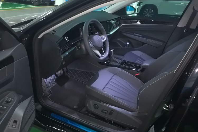 Used Volkswagen Passat 2025 Premium Version 380TSI Dragon Edition