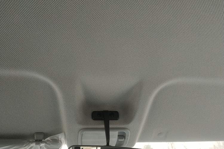 Used Wuling Yangguang 2024 300KM Comfort Version Passenger Van 75kW