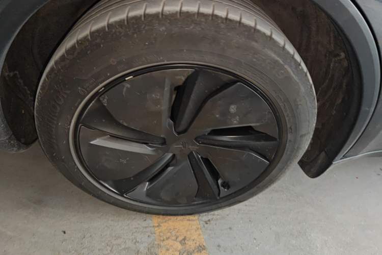 Used Tesla Model Y 2025 Long-Range All-Wheel Drive First Edition
