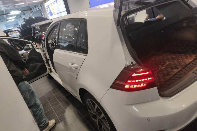 Used Volkswagen Golf 2018 230TSI Automatic Luxury Version