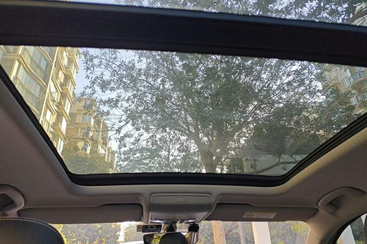 Used Volkswagen Tiguan L 2020 330TSI Automatic Two-Wheel Drive Smart Luxury Edition China VI Standard
