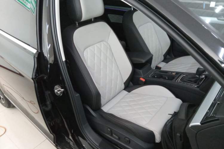 Used Volkswagen Magotan 2025 Revised Version Zhongxiang Edition 330TSI DSG Luxury Trim
