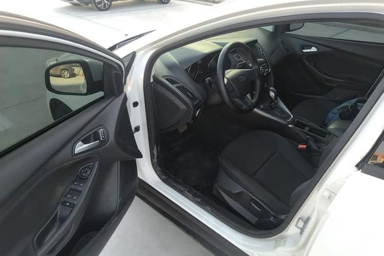 Used Ford Focus 2018 Hatchback Classic 1.6L Automatic Comfort Plus SmartDrive Edition
