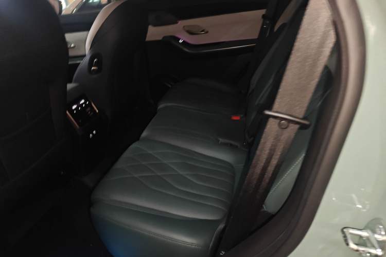 Used  Shanhai L9 2024 1.5TD 2DHT Max 7-Seater