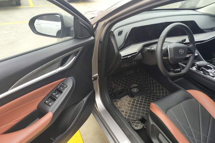 Used Changan Eado 2022 PLUS Blue Whale NE 1.4T GDI DCT Prestige Edition
