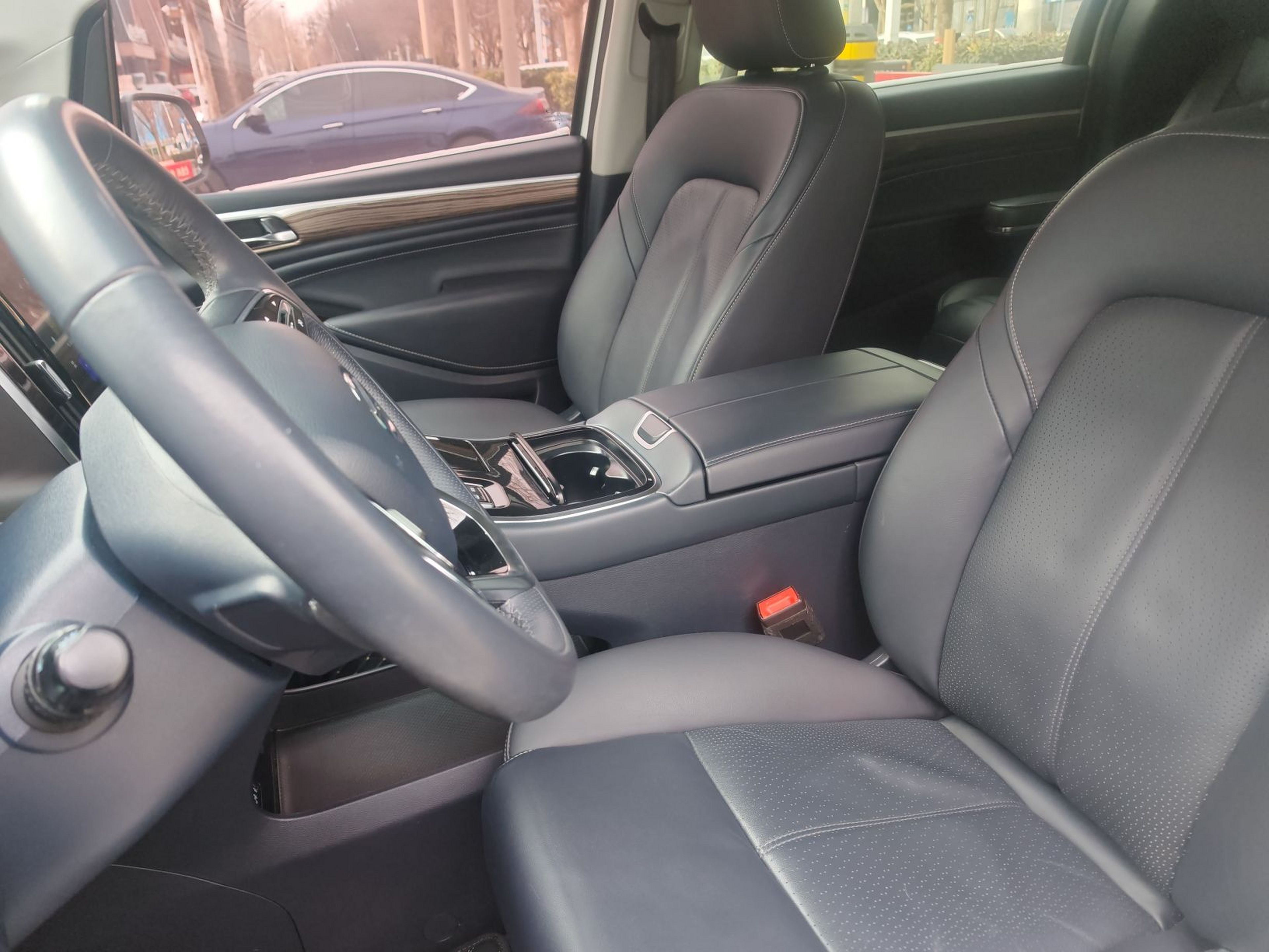 Переднее сиденье в автомобиле