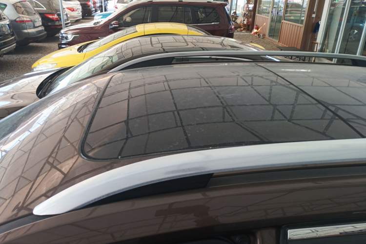 Used Roewe RX5 2016 20T Two-Wheel Drive Automatic Internet Smart Edition
