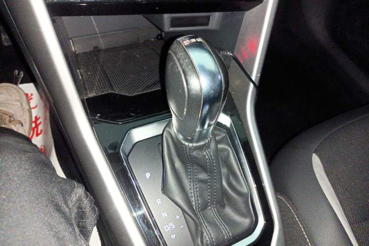 Used Volkswagen T-ROC 2021 280TSI DSG Two-Wheel Drive Elite Connect Edition
