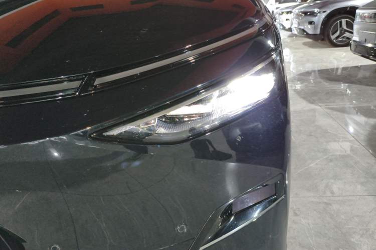 Used XPeng X9 2024 702 Ultra-Long Range Max
