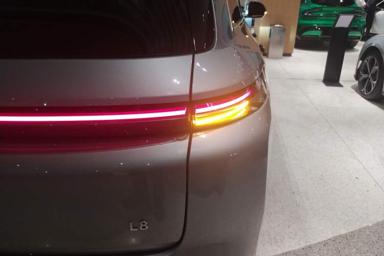 Used Li Auto L8 2024 Ultra Model
