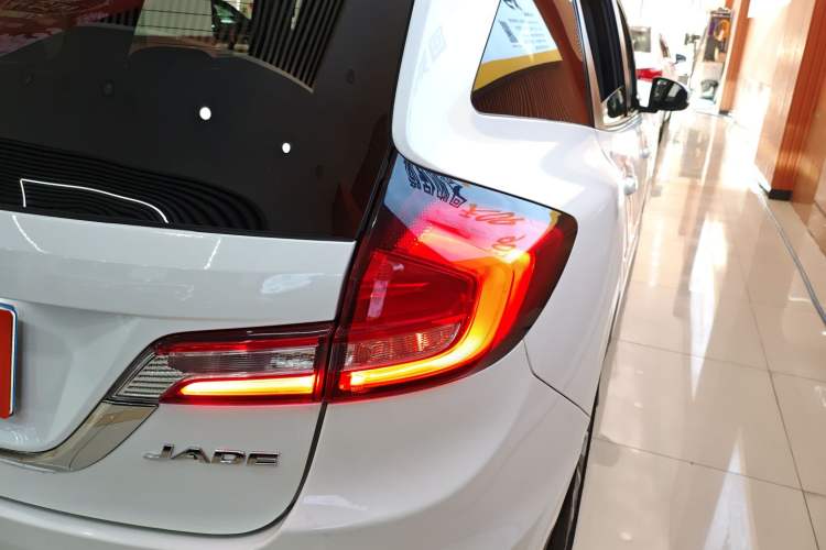 Used Honda Jade 2017 1.8L automatic Comfort version 5 seats
