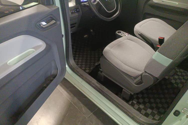 Used Wuling Hongguang MINIEV 2022 Macaron Premium Model – Lithium Iron Phosphate
