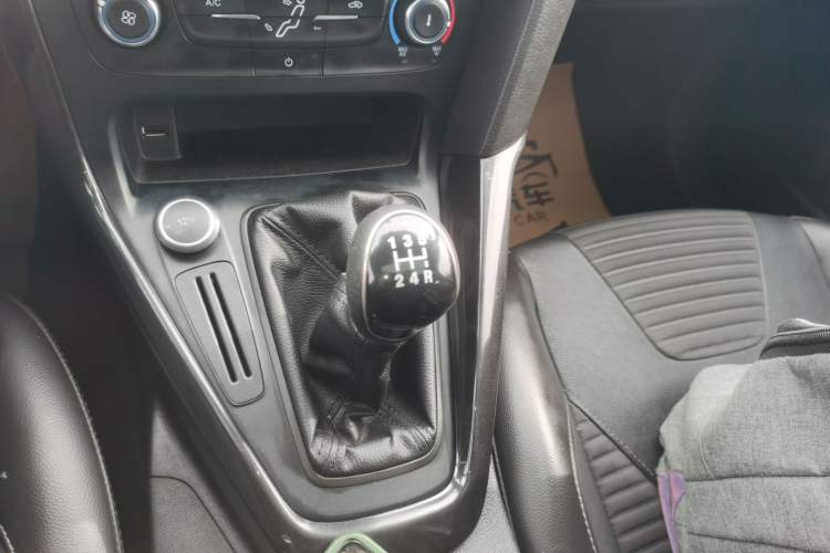 Used Ford Focus 2018 Hatchback Classic 1.6L Manual Fashion Edition SmartDrive Version
