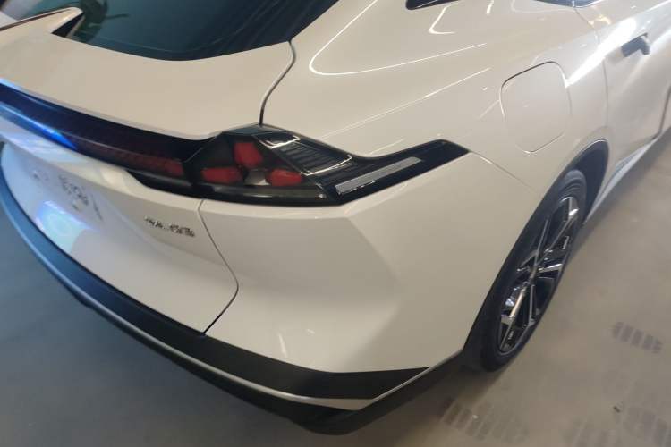 Used  SL03 2023 200Max Range-Extended Version
