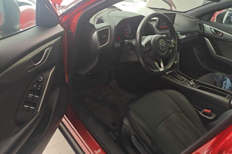 Used Mazda CX-4 2018 2.0L Automatic Two-Wheel Drive Blue Sky Dynamic Version China VI Standard
