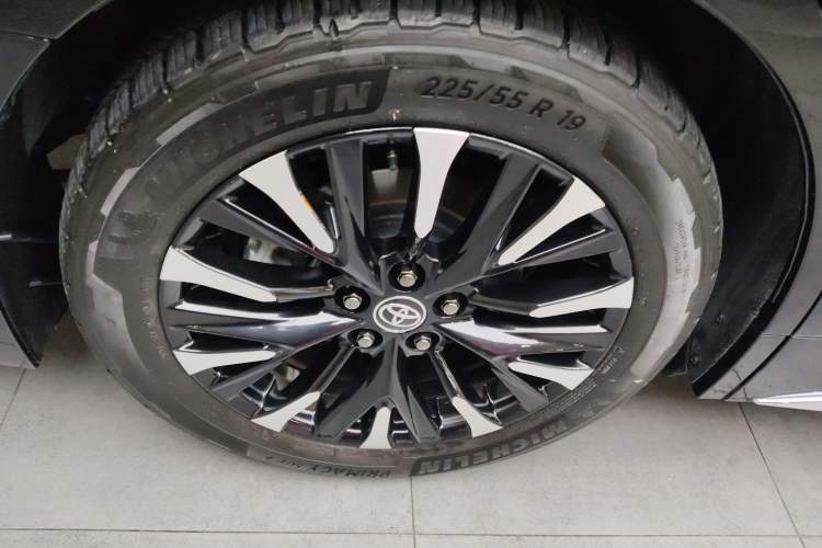 Used Toyota Alphard 2024 Dual-Engine 2.5L Deluxe Edition
