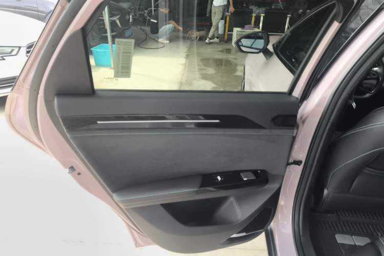 Used  L6 2024 125km Creative Edition
