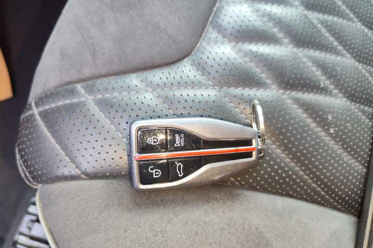 Used Hongqi HS5 2022 Facelifted Version 2.0T Smart Connect Flagship All-Wheel-Drive Edition
