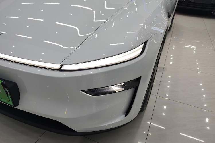 Used Tesla Model Y 2025 Rear-Wheel-Drive Version
