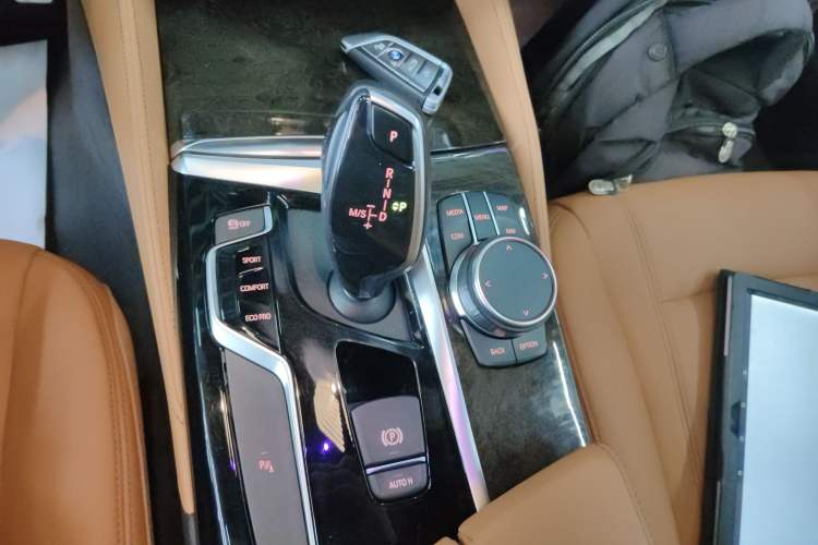 Used BMW 5 Series 2019 Facelifted 530Li Leading Edition M Sport Package
