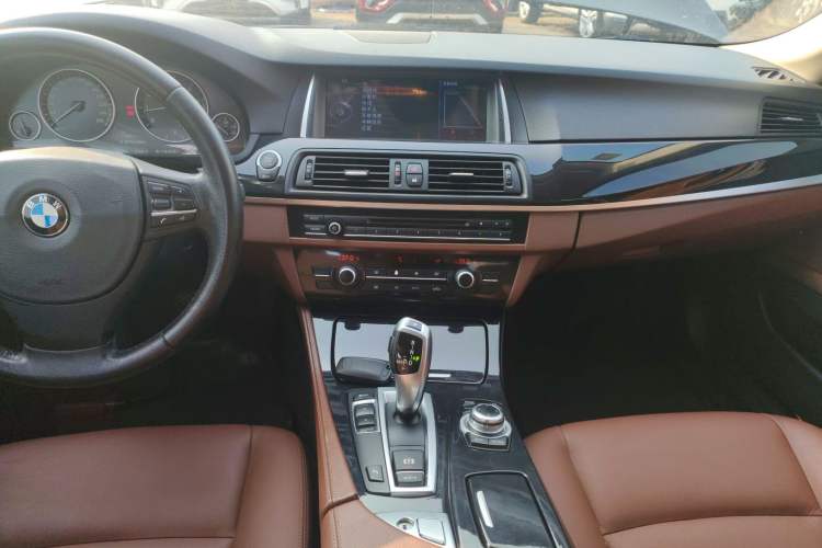 Used BMW 5 Series 2014 520Li Elegant Model
