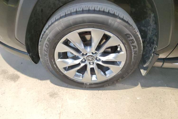 Used Toyota Wildlander 2022 Dual-Motor 2.5L E-CVT 4x4 Luxury PLUS Edition
