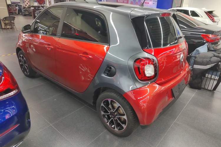 Used  forfour 2016 1.0L 52 kW Passion Edition
