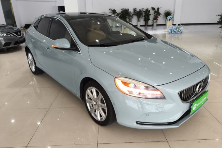 Used Volvo V40 2018 T4 Zhiya Edition
