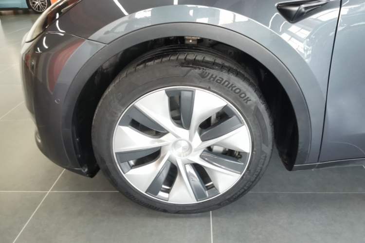 Used Tesla Model Y 2021 Long-Range All-Wheel-Drive Version 3D7
