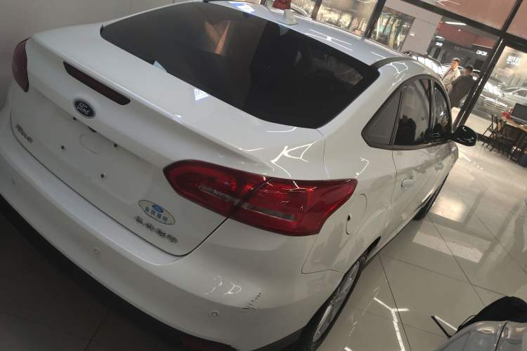 Used Ford Focus 2018 Sedan Classic 1.6L Automatic Trendy SmartDrive Edition
