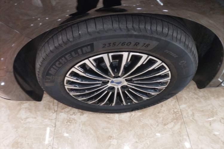 Used Denza D9 2022 DM-i 1040 Prestige Model