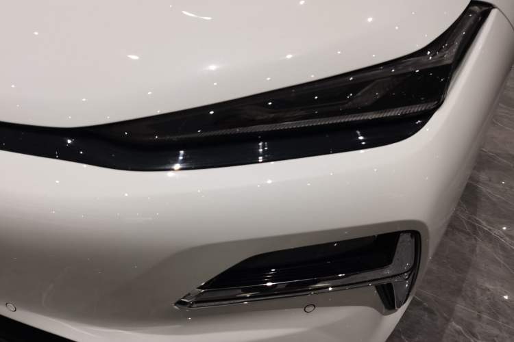 Used  Galaxy 8 2025 130km EM-i Deluxe Edition