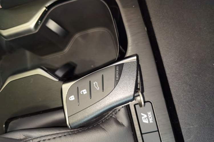 Used Lexus ES 2025 300h Deluxe Edition