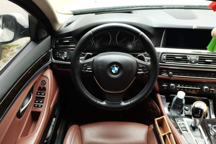Used BMW 5 Series 2014 535Li Leading Model
