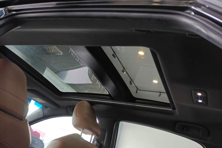 Used Toyota Avalon 2019 Dual-Engine 2.5L XLE Prestige Version China VI Standard
