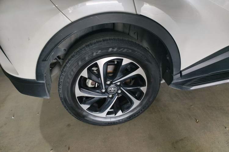 Used Toyota IZOA 2018 2.0L Yichi Version China VI Standard