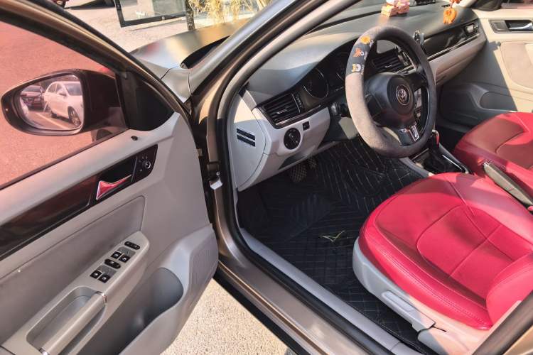 Used Volkswagen Bora 2014 1.6L Automatic Fashion Model