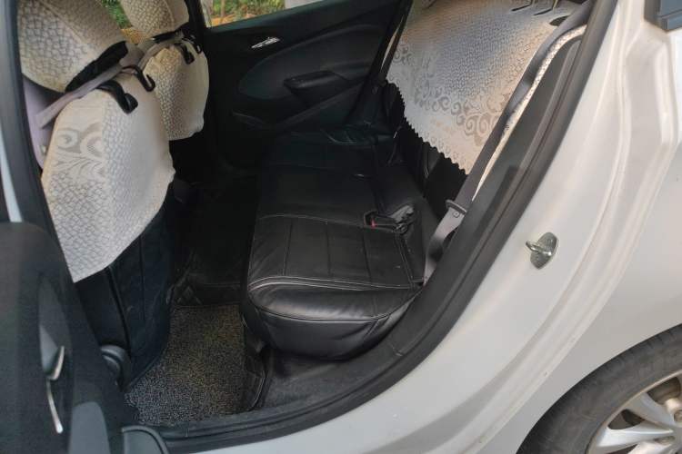 Used Chevrolet Cruze 2017 1.5L Automatic Pioneer Sunroof Edition
