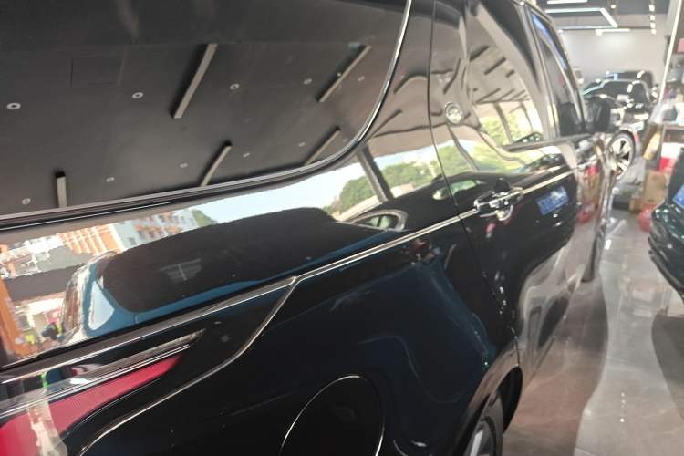 Used Land Rover Discovery 2023 360 PS R-Dynamic S
