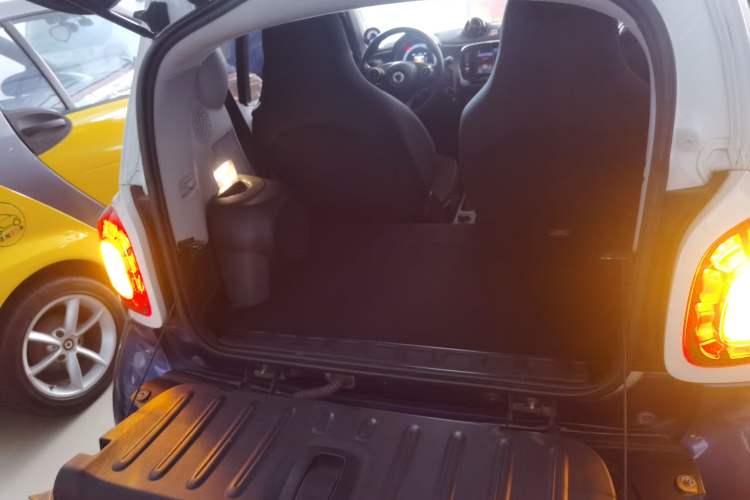 Used  fortwo 2017 1.0L 52kW New Sound Special Edition China V Emission Standard
