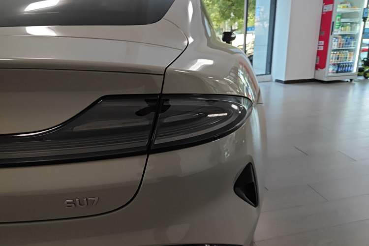 Used  SU7 2024 Rear-Drive Ultra-Long Range Advanced Pro-Level Intelligent Driving Version
