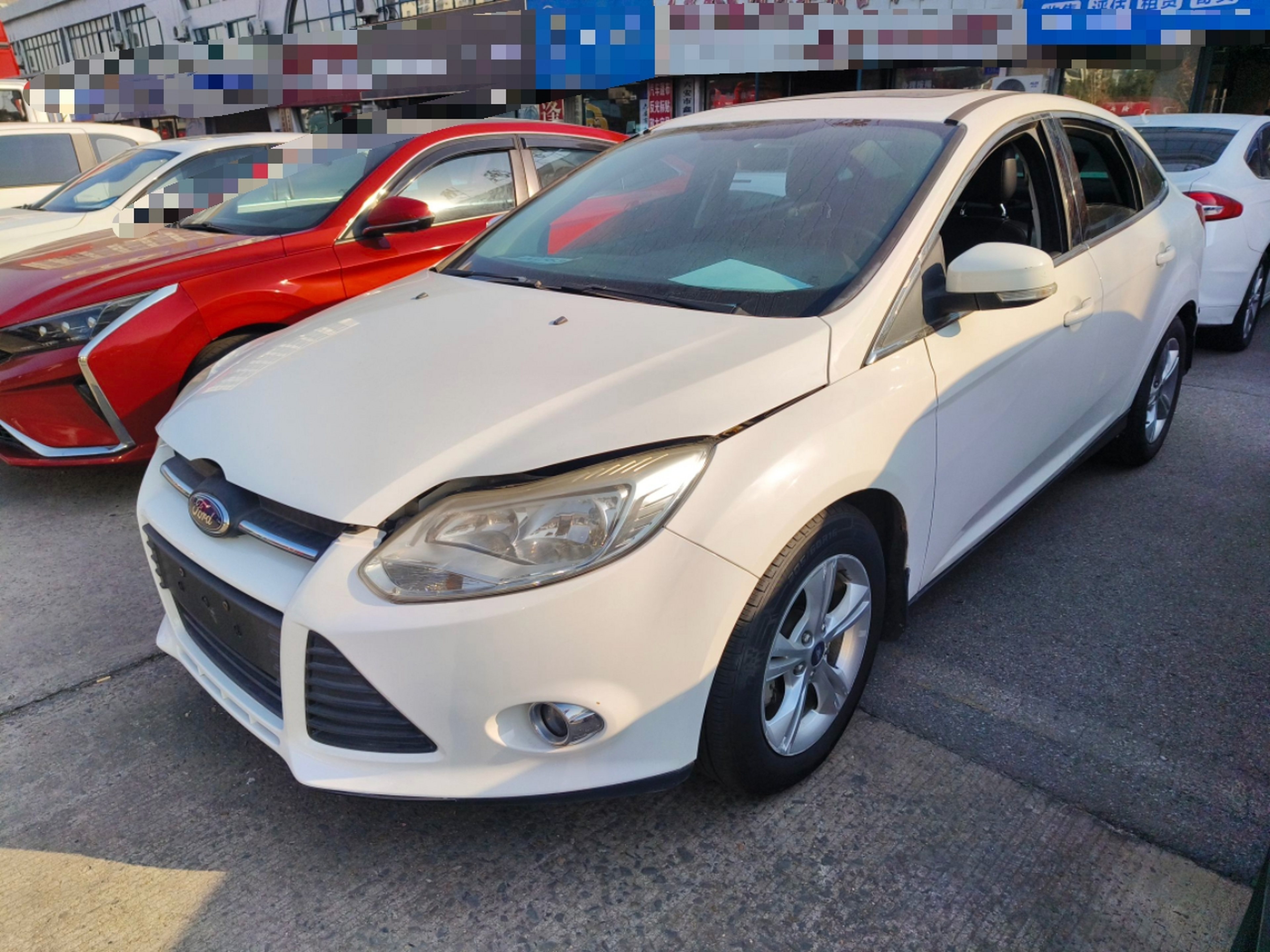 تحت مقدمة السيارة