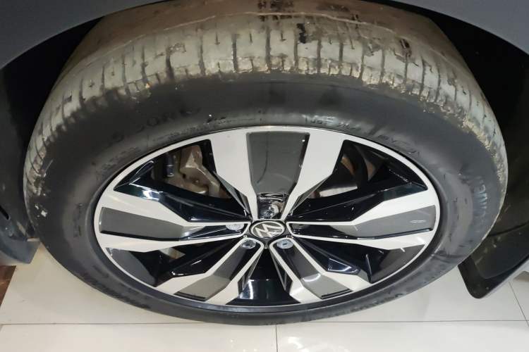 Used Volkswagen Tiguan L 2023 330TSI Automatic Two-Wheel Drive R-Line Enjoyment Edition
