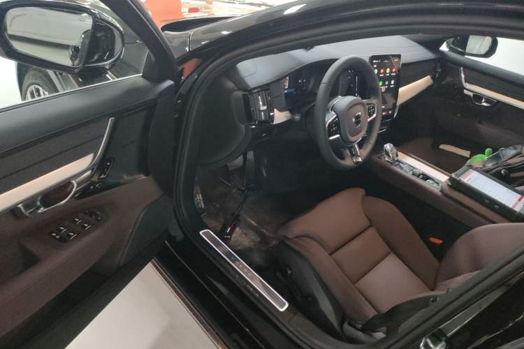 Used Volvo S90 2026 B5 Zhiyuan Luxury Edition
